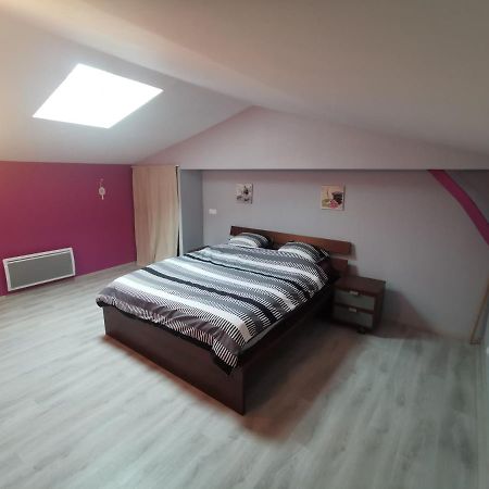 Logis De Reuneubeul Les Peintures Bagian luar foto